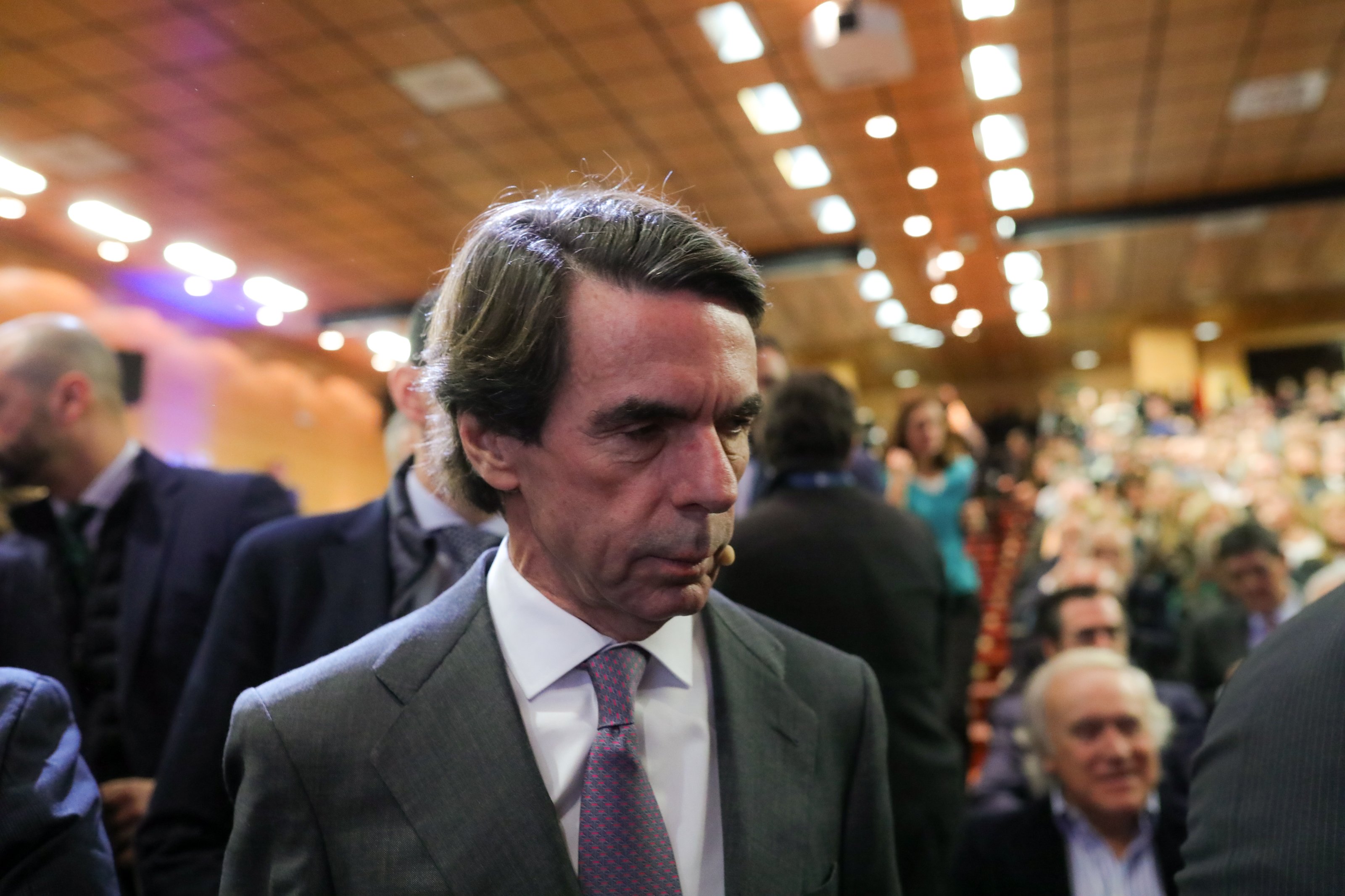 Aznar: "Hi ha un canvi de règim com la II República, és una crisi històrica"