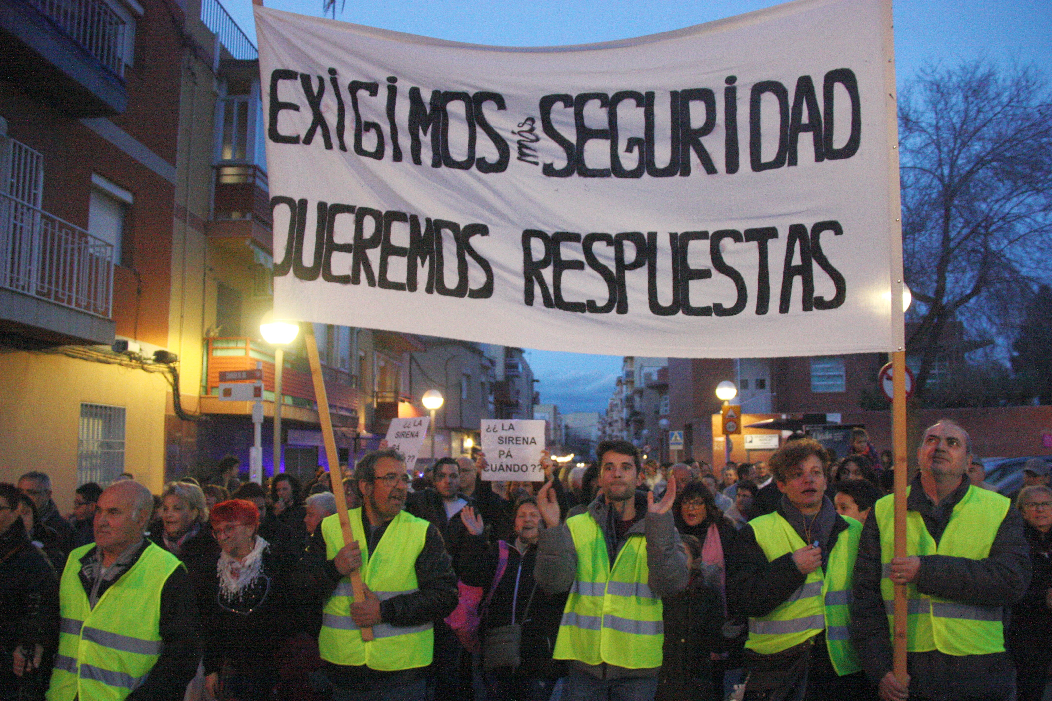 Centenars de persones reclamen més seguretat a la planta química de Tarragona