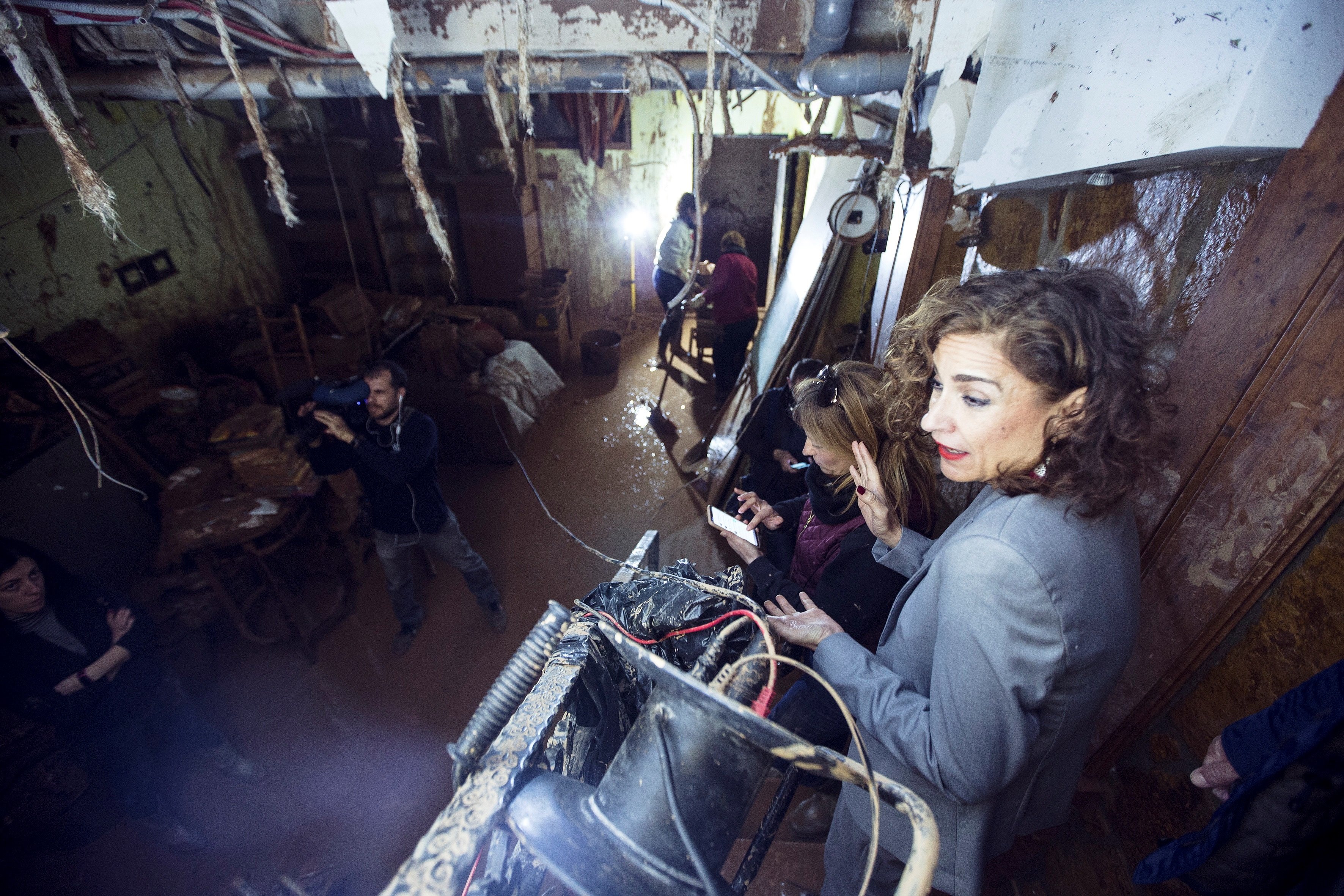 VÍDEO: L'anticatalanisme irromp en una roda de premsa de Montero