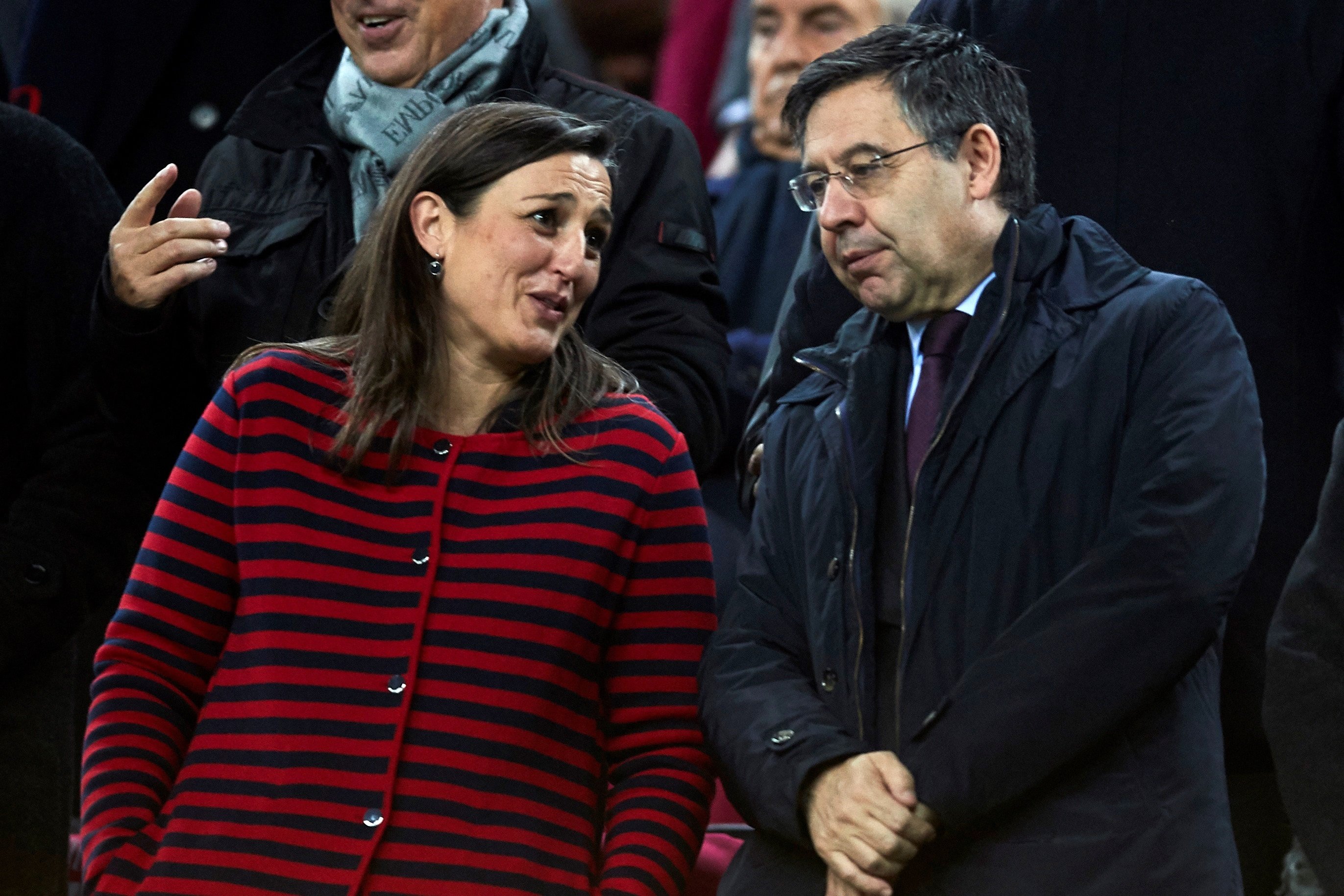 Un socio del Barça denuncia que le retiran una pancarta de "Bartomeu dimisión"