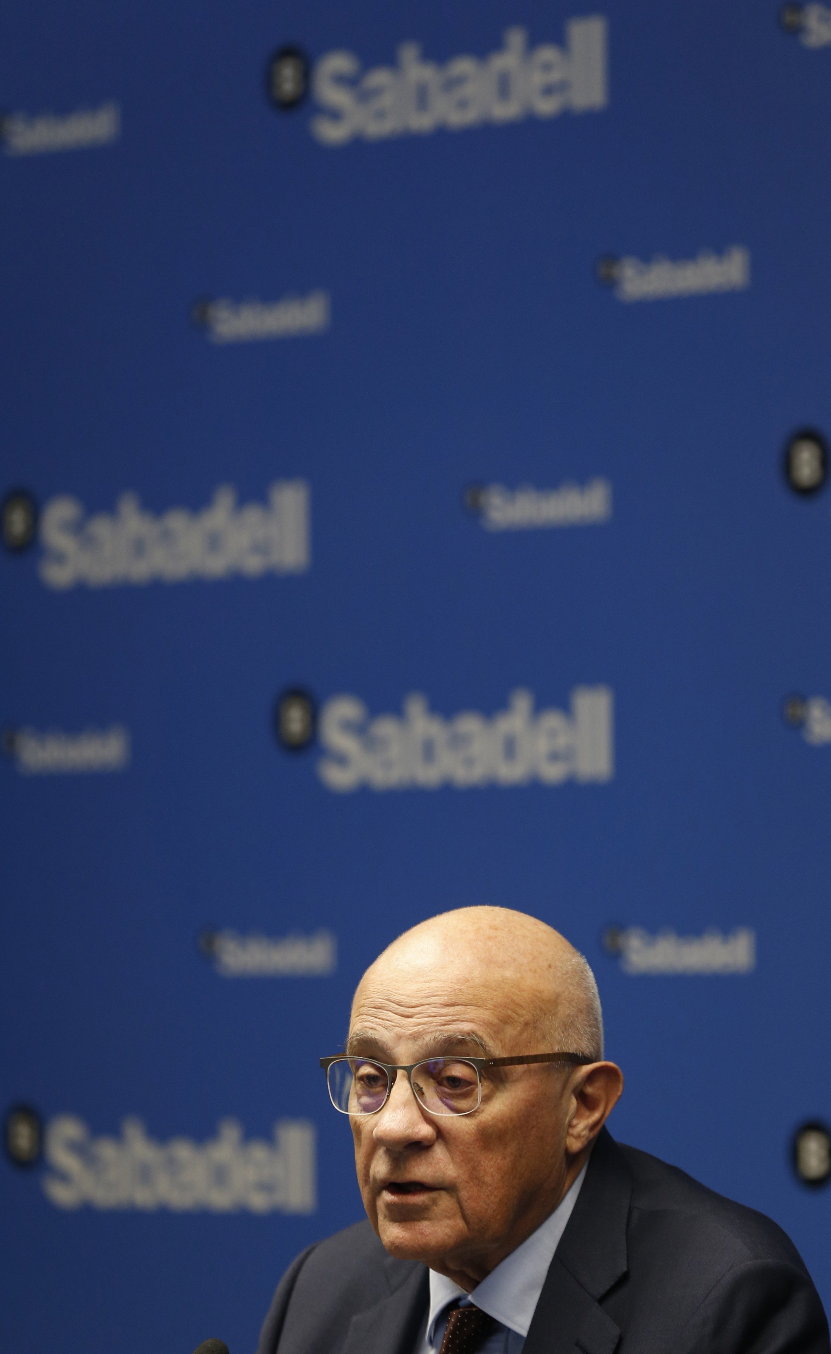 Oliu dejará sus funciones ejecutivas en el Banco Sabadell