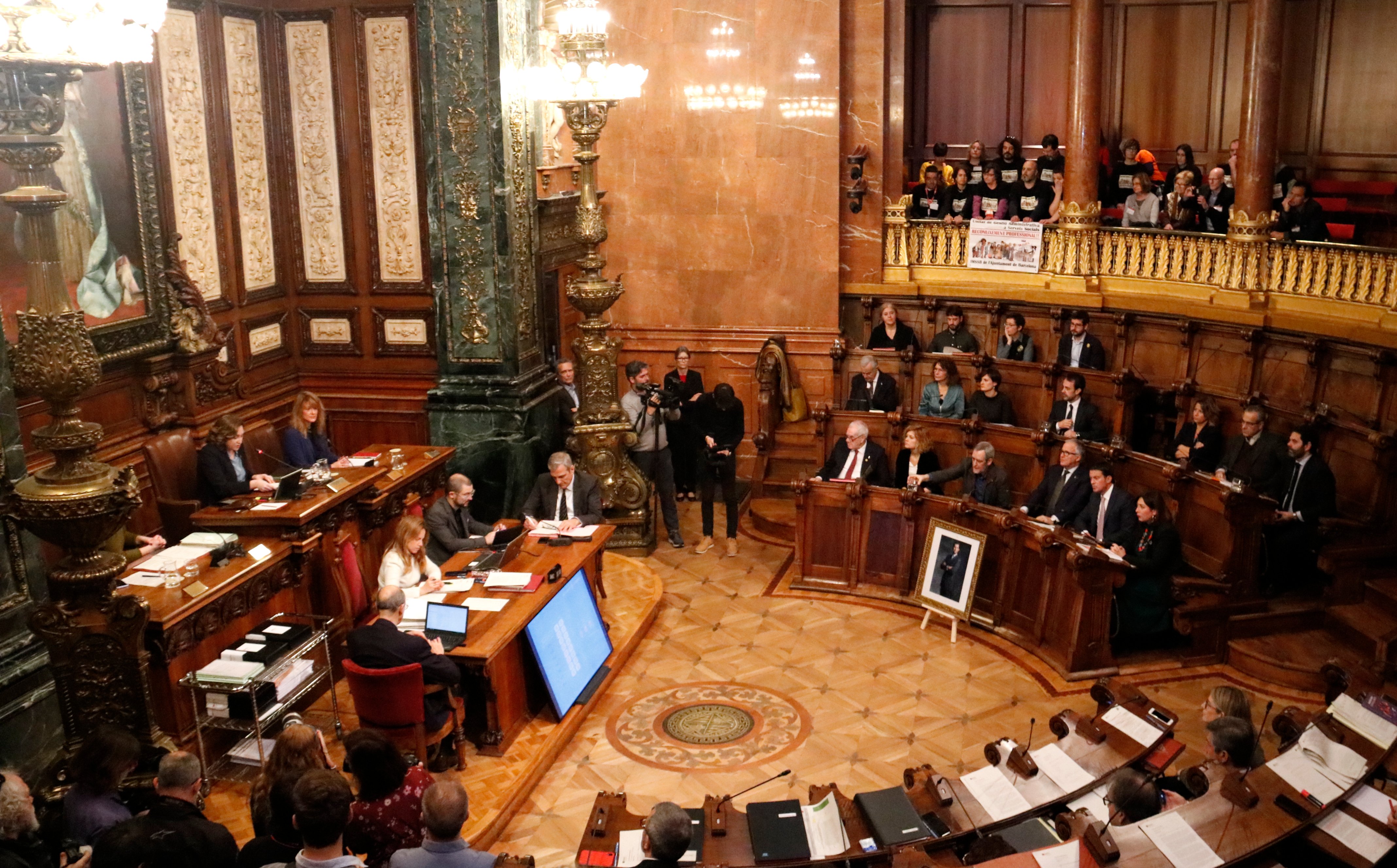 El ple de Barcelona aprova estudiar l'impacte de regular els preus dels lloguers