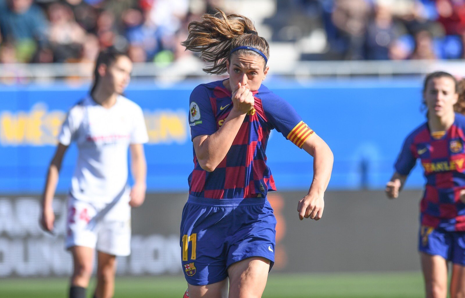 Alèxia Putellas hace historia y el Barça femenino domina los premios de la UEFA