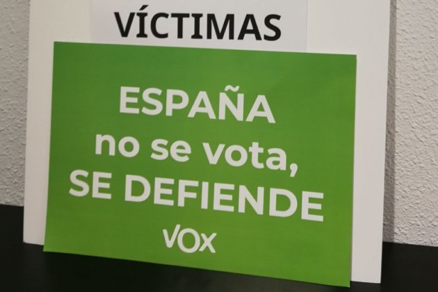 cartel suyo de vox barcelona el nacional anna solé sanos