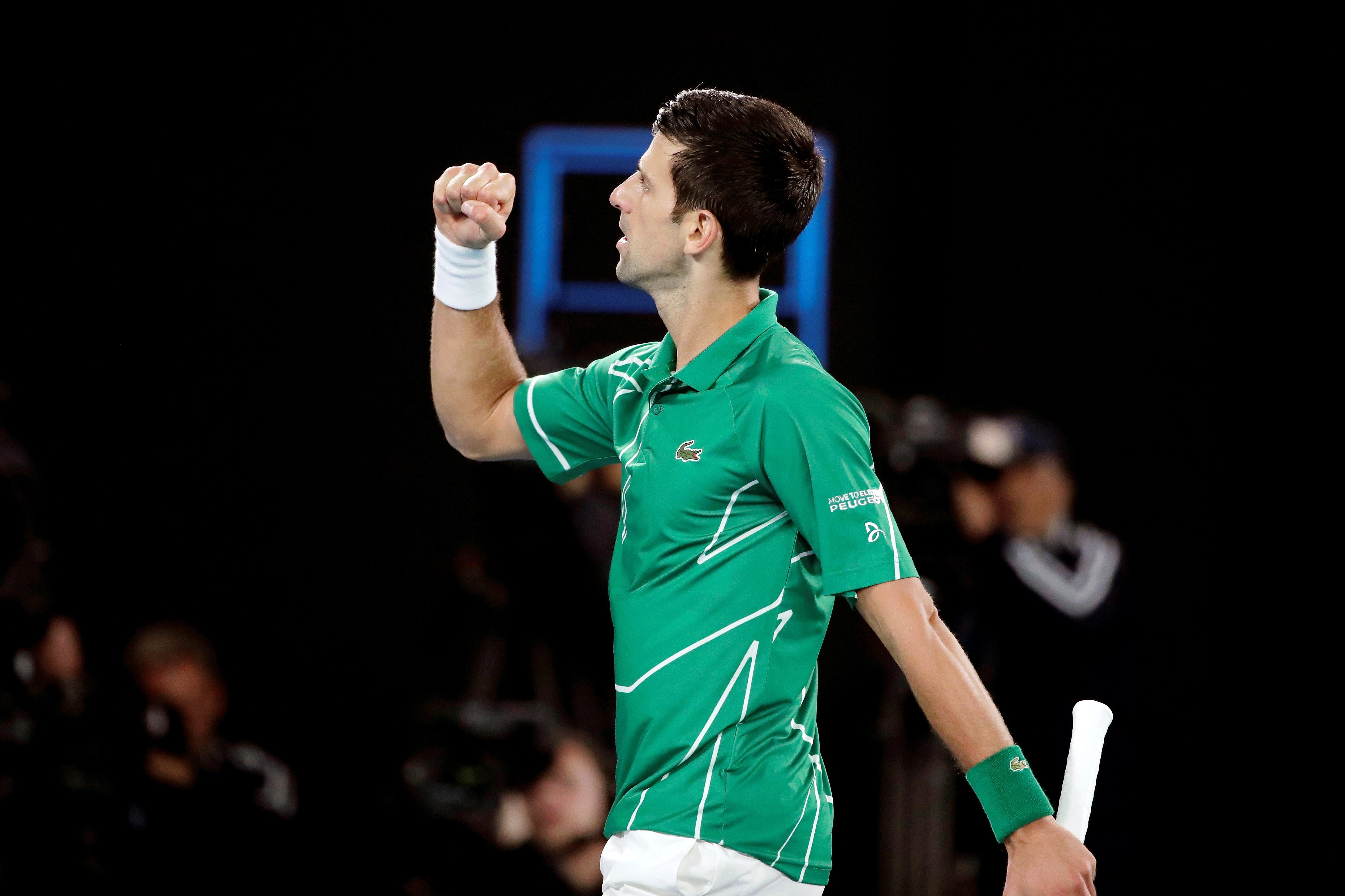 Djokovic revifa a temps i guanya el vuitè Open d'Austràlia
