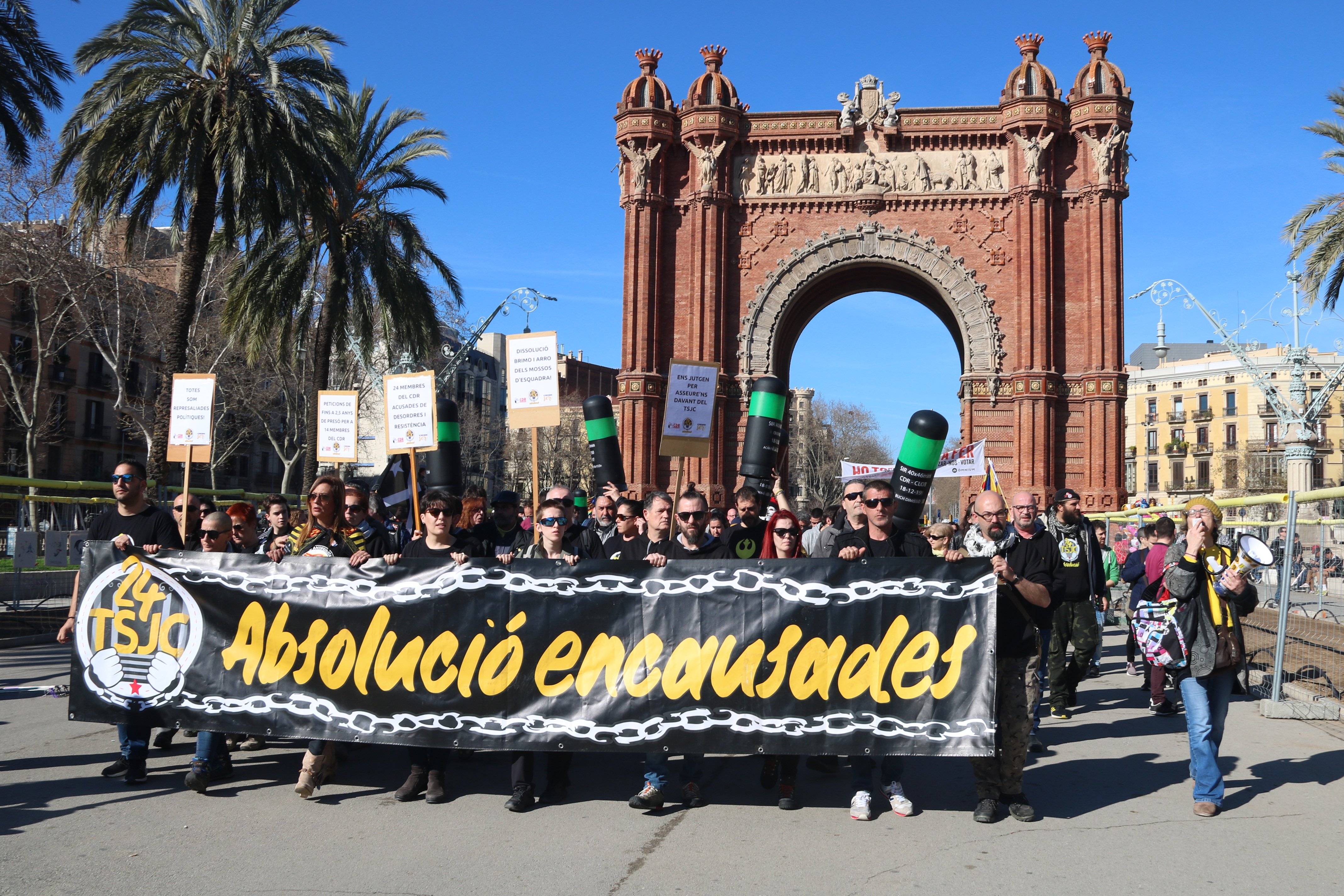 Demanen l'absolució dels encausats per encadenar-se davant el TSJC