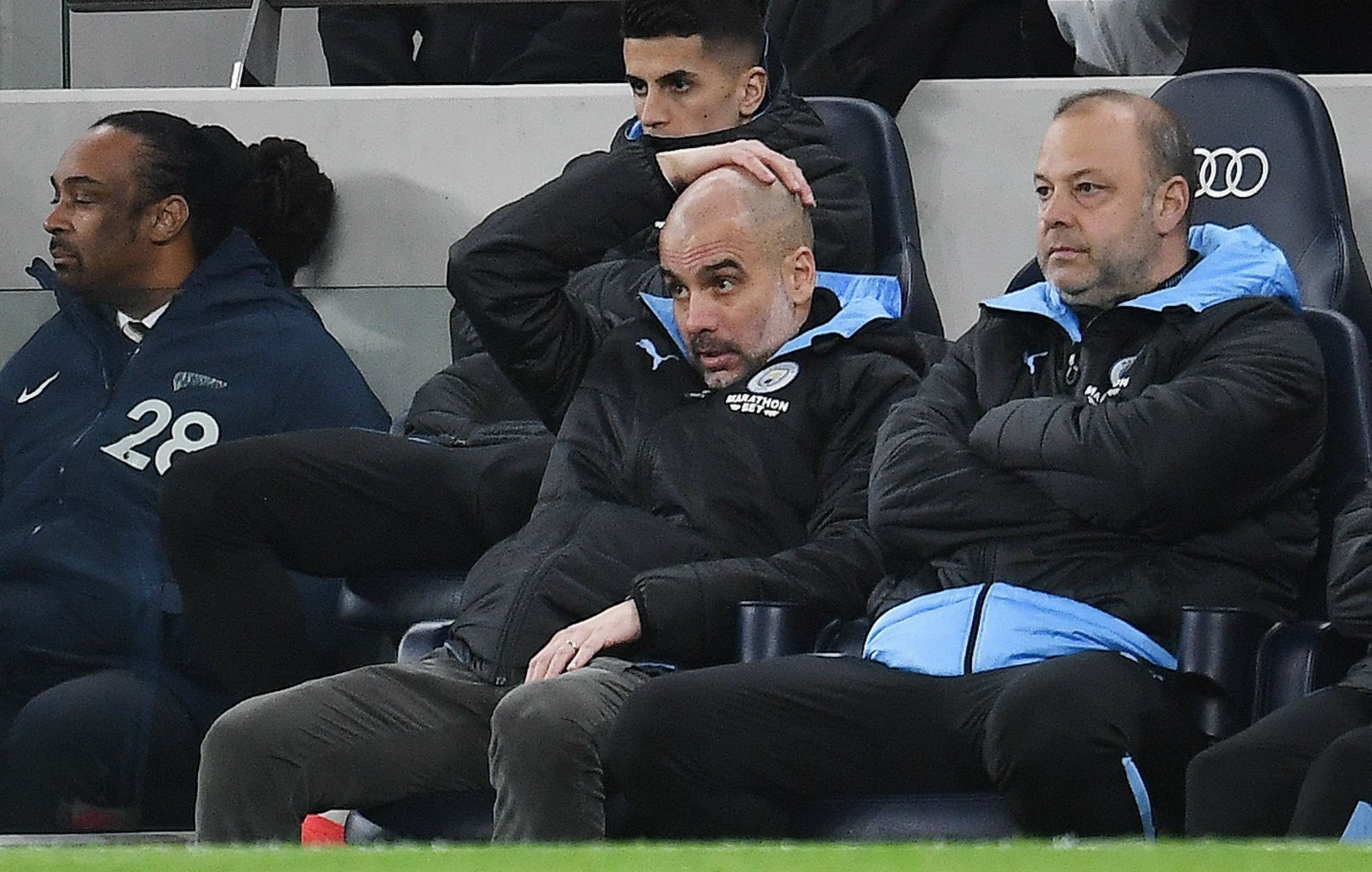 Mourinho gana la partida a Guardiola en un partido alocado (2-0)