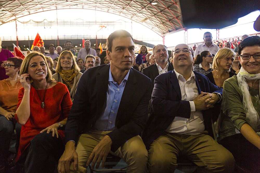 Chacón Sánchez i Iceta en l'acte del PSC al Prat de Llobregat / CARLES BADIA