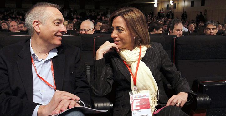 Pere Navarro, escogido nuevo primer secretario del PSC, y Carme Chacón, entonces ministra de Defensa en funciones (18/12/2011) / Efe
