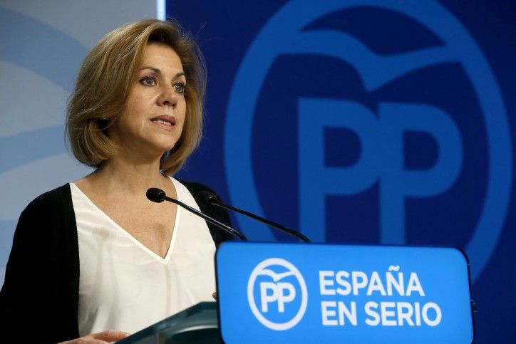 GRA028. MADRID, 25/12/2015.- La secretaria general del PP, María Dolores de Cospedal, durante una comparecencia, hoy en la sede del partido, en la que ha señalado que es el PSOE, y no ella, el que debe señalar quién, dentro del partido socialista, tiene el poder para tomar la decisión sobre los pactos de gobierno tras las elecciones y se ha limitado a pedirles que tengan