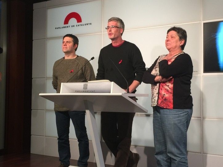 Busqueta, Saladié y Serra, en el atril del Parlament / QS