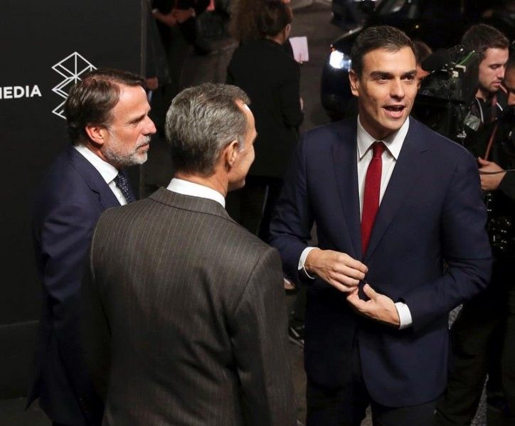 Pedro Sánchez en arribar als estudis de televisió / Efe