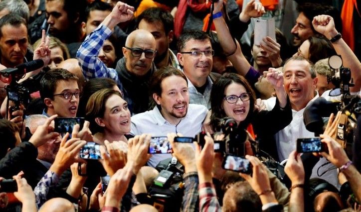Iglesias con Colau y Oltra en el cierre de la campaña electoral / EFE