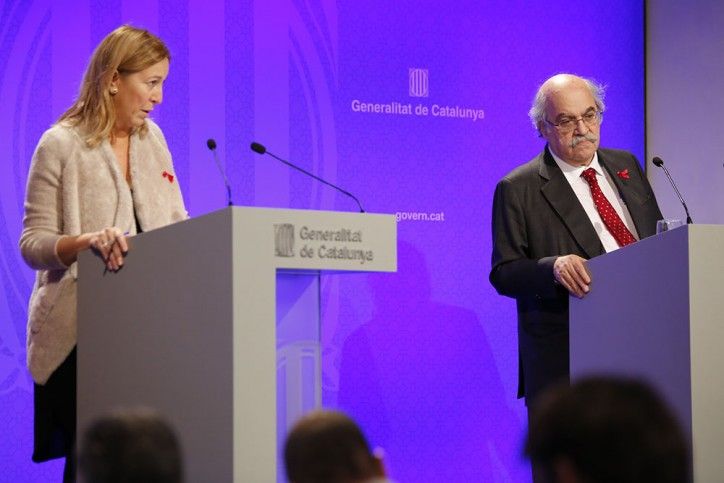 Neus Munté y Andreu Mas-Colell durante la rueda de prensa de este Martes en la Generalitat / Sergi Alcàzar