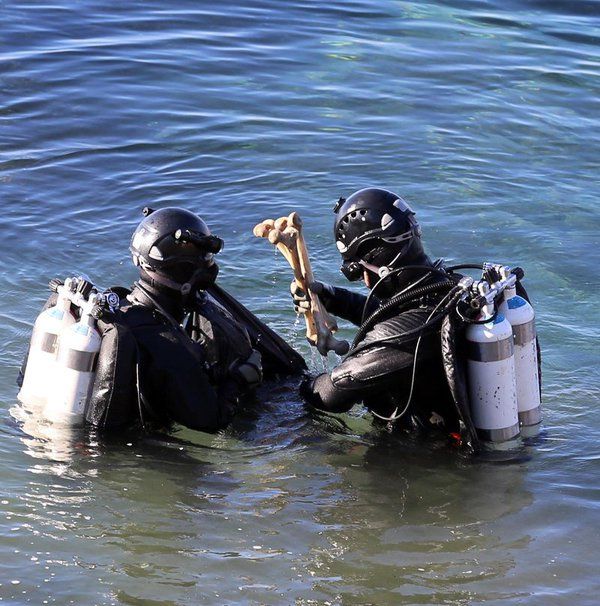 Els Mosso treuen restes humanes del mar/Aj,Roses
