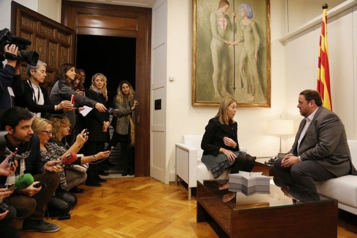 Junqueras y Munté durante el traspaso de la vicepresidencia / Sergi Alcázar