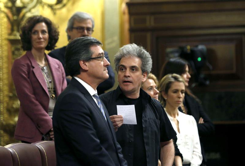La formació d'Ada Colau arriba a la mesa del Congrés, amb Marcelo Expósito com a secretari / EFE.