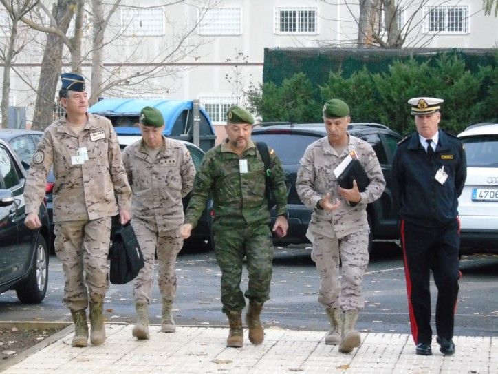 Los mandos de las bastantes españoles llegando al cónclave/EMAD