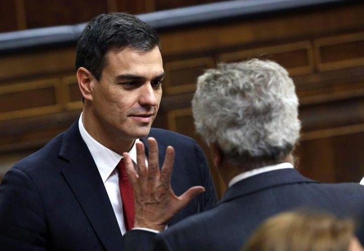 Sánchez continua negant la gran coalició que Rajoy dona per feta / EFE