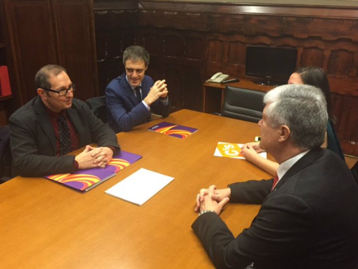 Reunió al Parlament entre C's i SCC