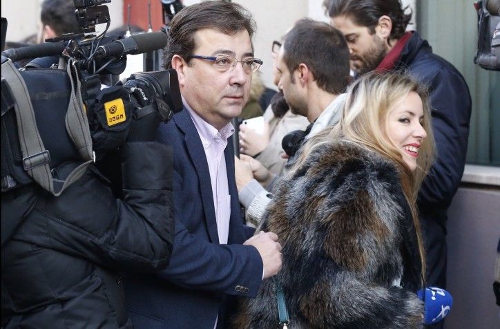 GRA004. MADRID, 30/01/2016.- El presidente de Extremadura, Guillermo Fernández Vara, a su llegada a la reunión del Comité Federal del PSOE en la sede del partido en la calle Ferraz, en Madrid. EFE/Paco Campos